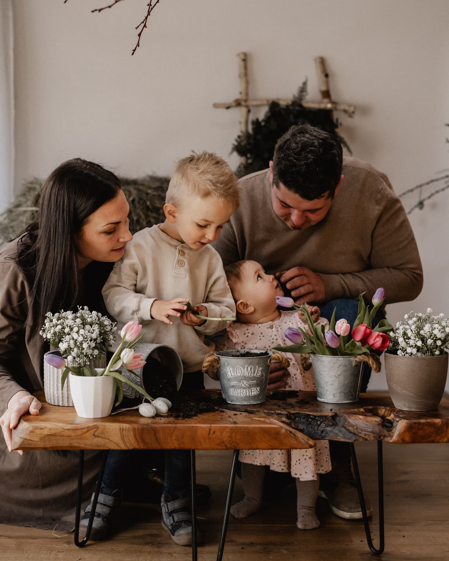 Familienfoto am Tisch