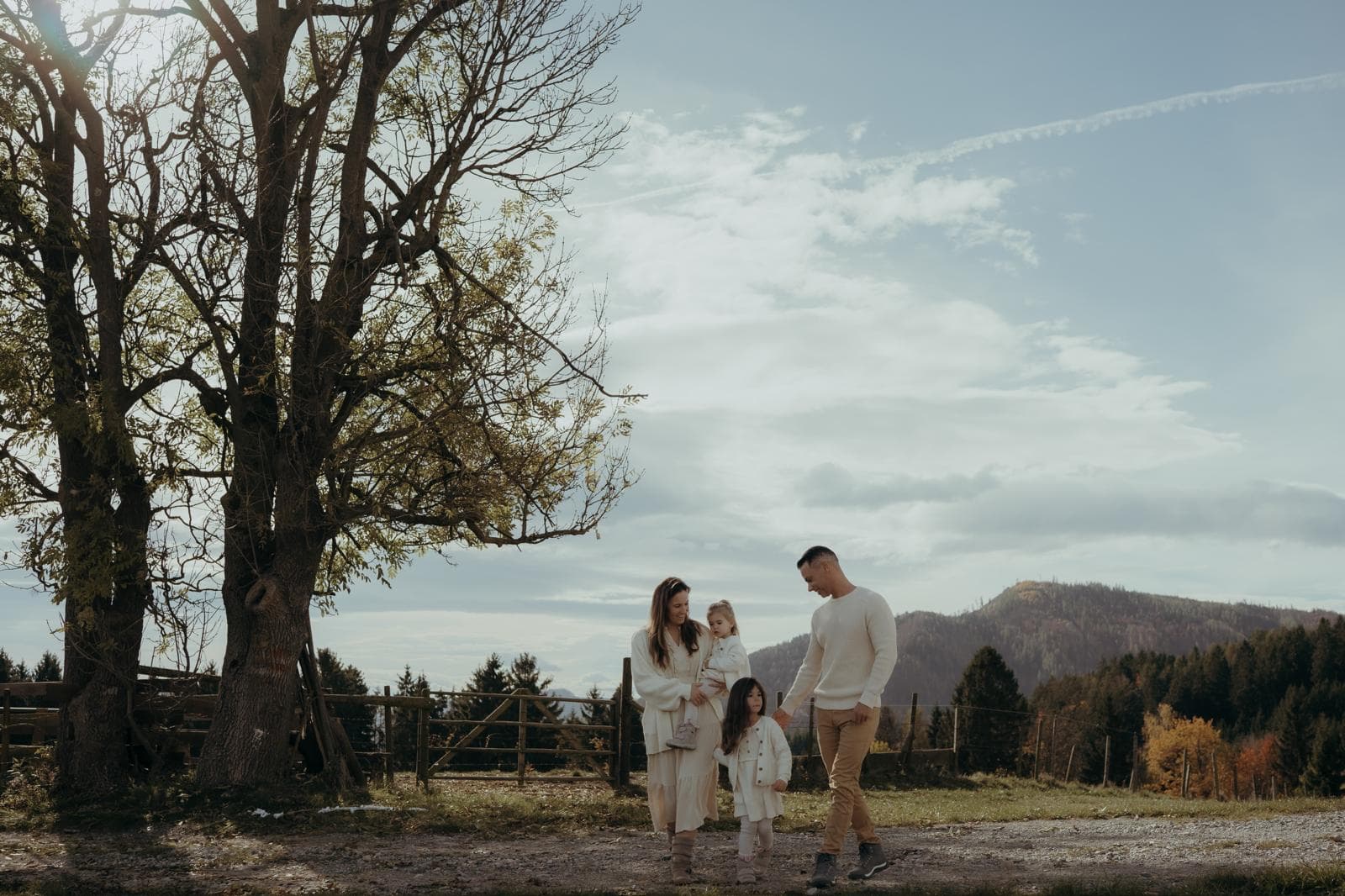Familie in den Bergen